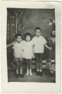 Três jovens crianças