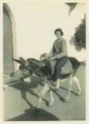 Isabel Maria Pulido a montar o burro